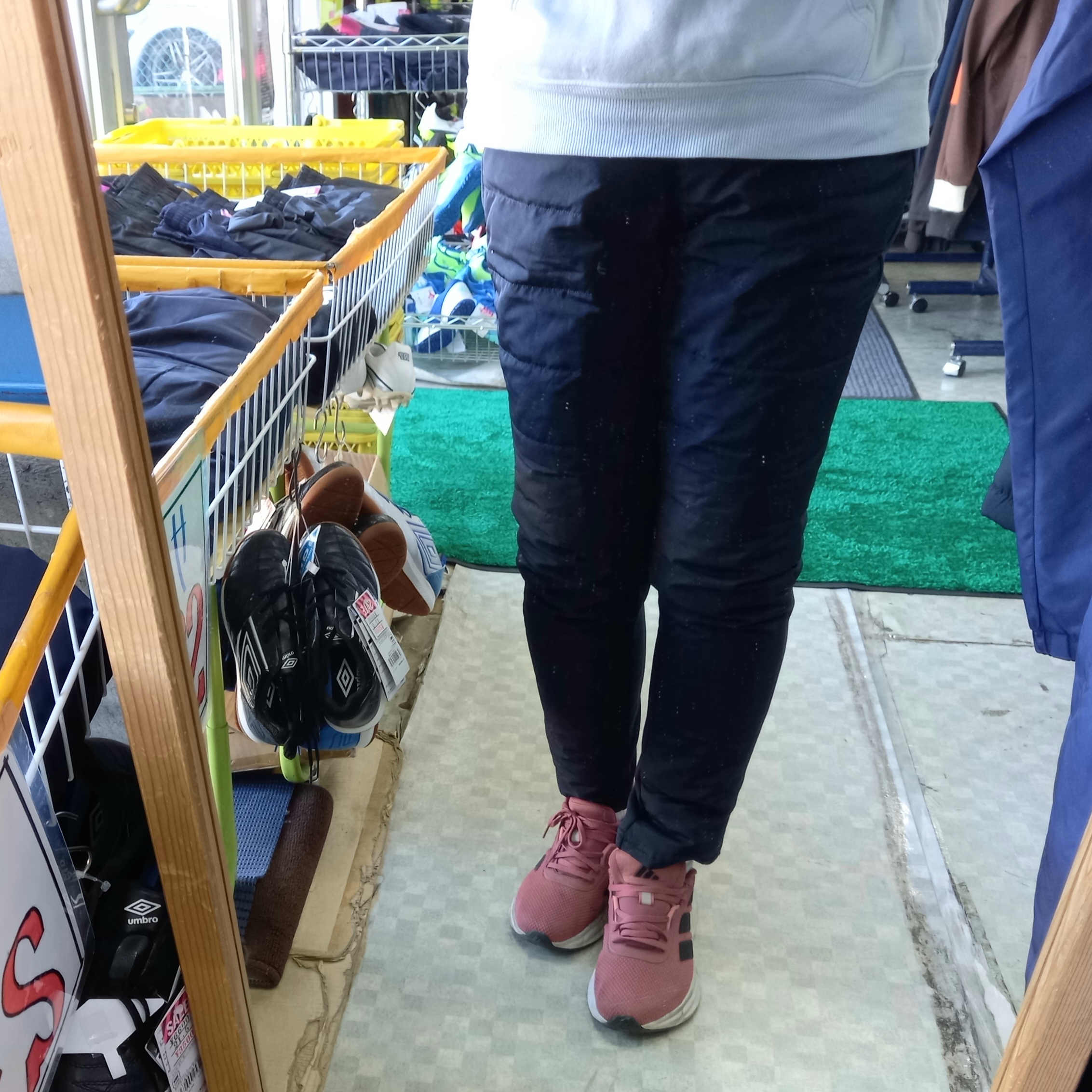 店舗で大人気のレディスあったかダウンパンツ